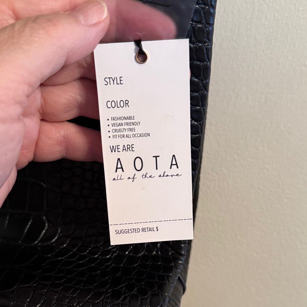 AOTA Black Croc-Embossed Tote Bag - Picture 3 of 8